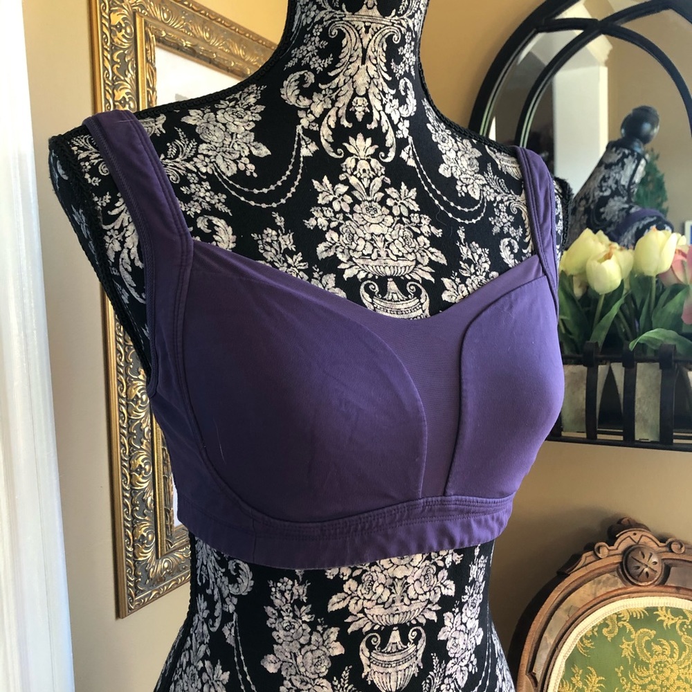 Lululemon athletica - Picture 1 of 7